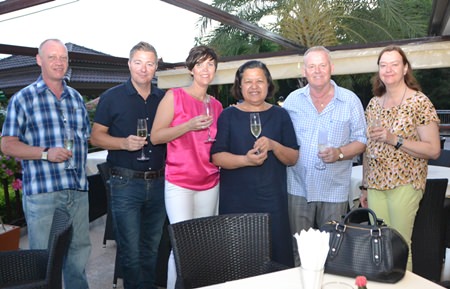 Gudmund Eiksund (2nd right) together with his lovely daughter Jeannette (3rd left) and son-in-law Ronny Heltne (2nd left) played hosts to Alvi Sinthvanik (3rd right) and Helle Rantsen, president of the PILC.